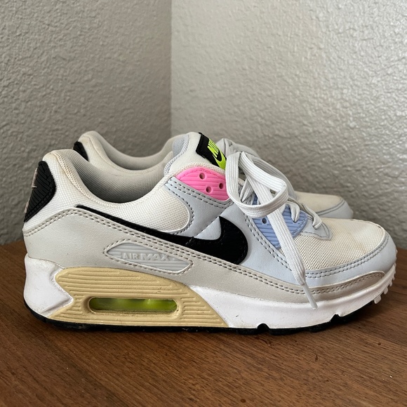 Nike Shoes - Women's Nike Air Max 90, 6.5